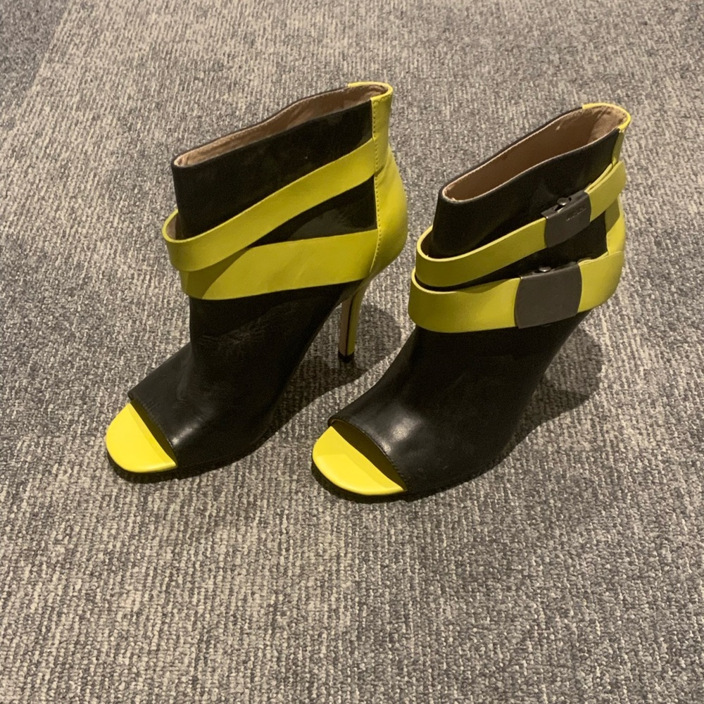 Vintage Diesel Stylish Black & Yellow Buckle Strap Women's Peep-Toe Heels